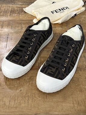 New Authentic Fendi Men’s FF-Logo Low-Top Sneakers